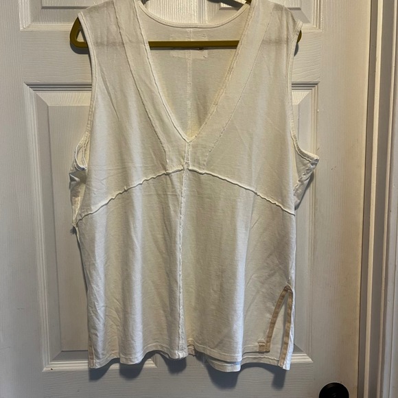 We The Free White Sleeveless Top Tunic Tank Top V Neck Casual Basic Layering - Picture 1 of 10